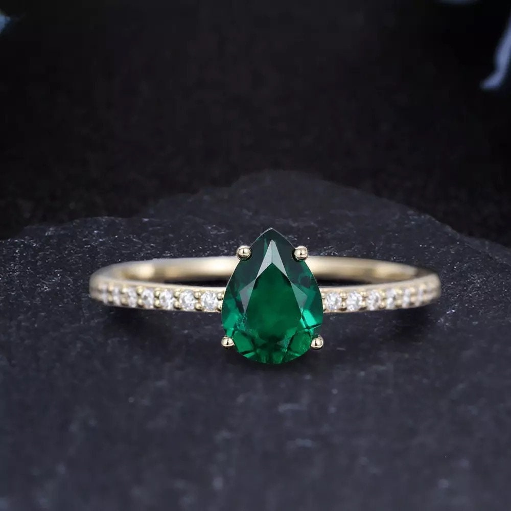 14k Solid Gold Pear Shape Emerald Engagement Ring, Emerald  Wedding Ring, Green gemstone bridal set