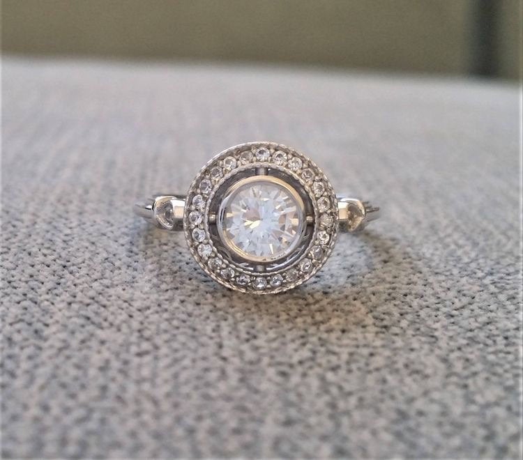 Spinel diamond halo ring