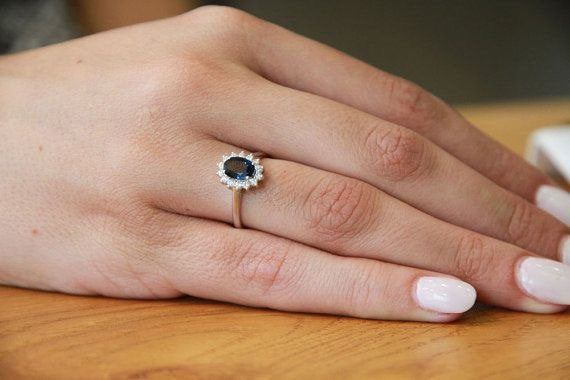 Kate middleton  engagement ring set,Handmade jewelry,halo ring,delicated ring