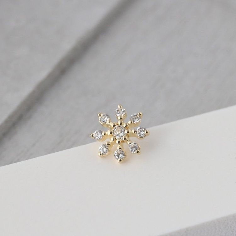 Snowflakes 14k gold stud earring