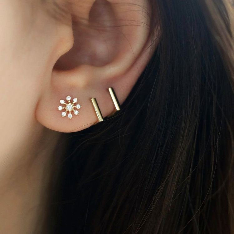 Snowflakes 14k gold stud earring