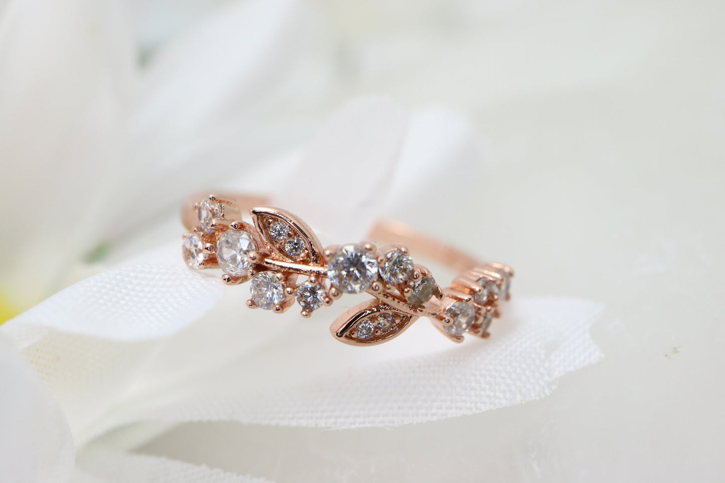 Vintage Leaf diamond engagement ring, 18k Rose gold round shaped diamond wedding ring, Art deco floral ring, Diany gold vine ring