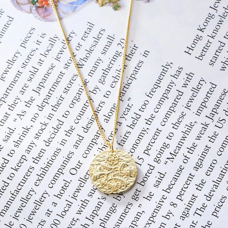 Signet Victoria angel chic delicate jewelry, Coin pendent necklace for women