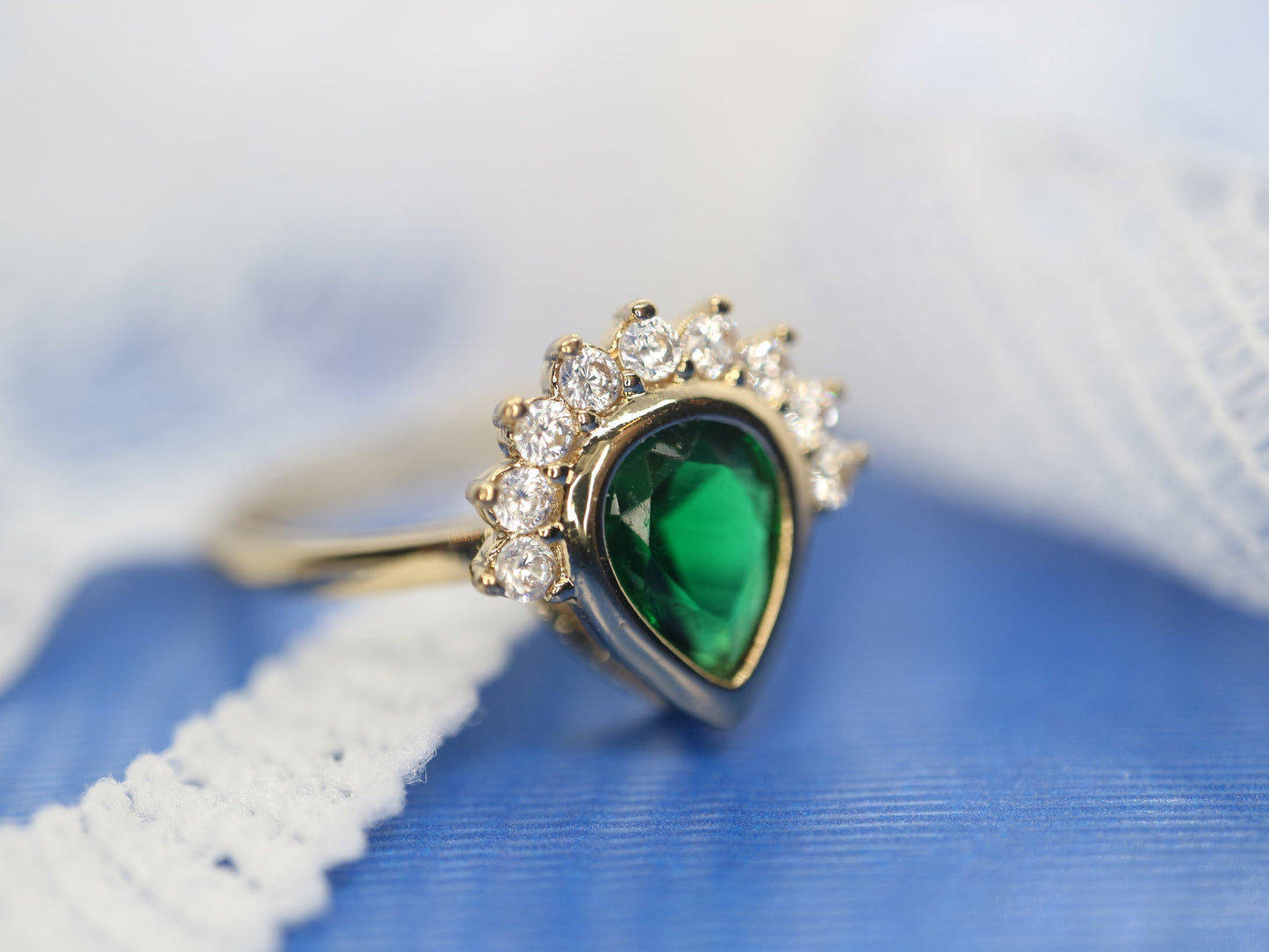 Emerald 14k gold ring,  Pear cut emerald ring, Custer diamond ring,May stone birthstone, Green gemstone, mothers ring, Alternative bride