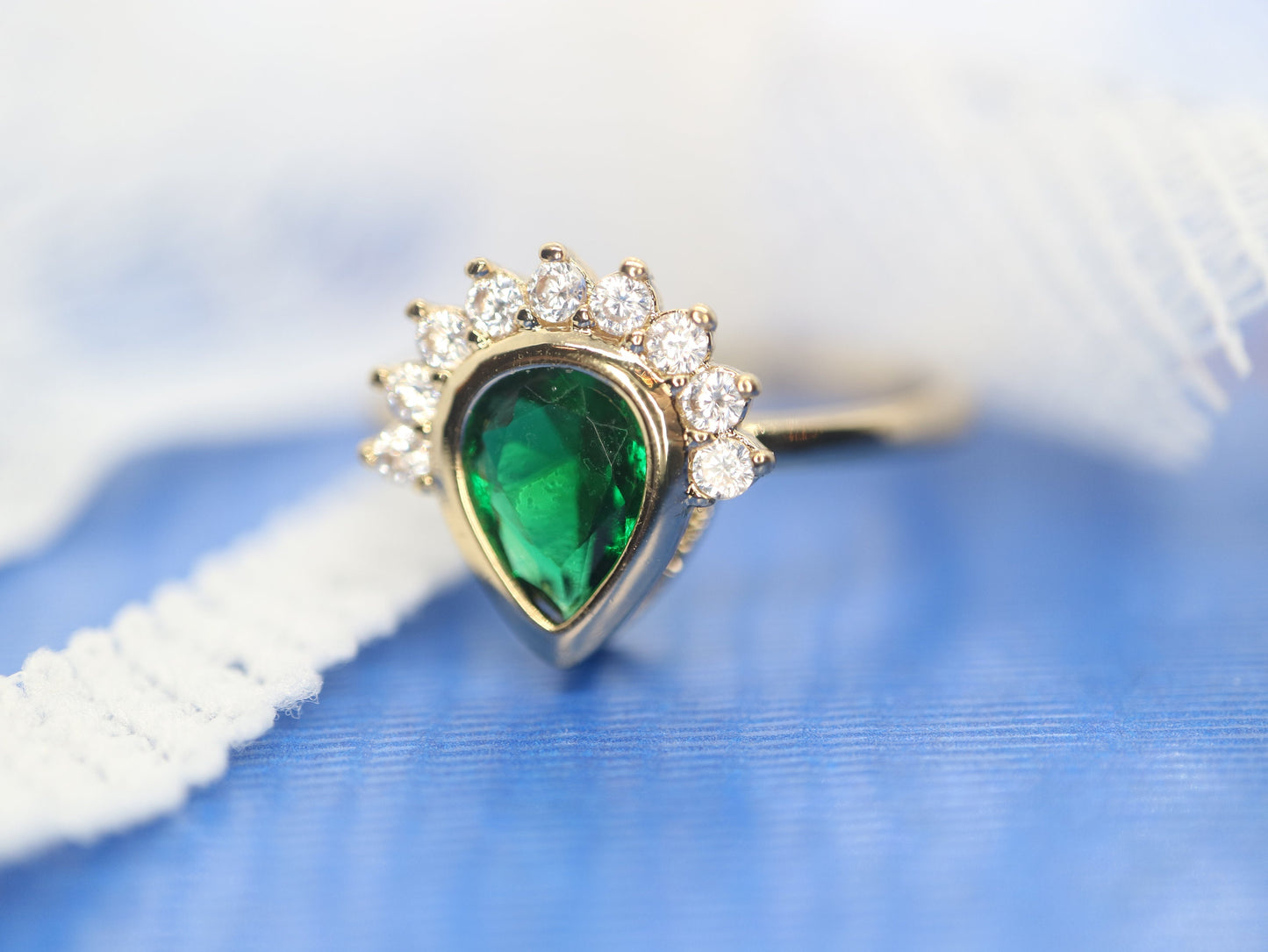 Emerald 14k gold ring,  Pear cut emerald ring, Custer diamond ring,May stone birthstone, Green gemstone, mothers ring, Alternative bride