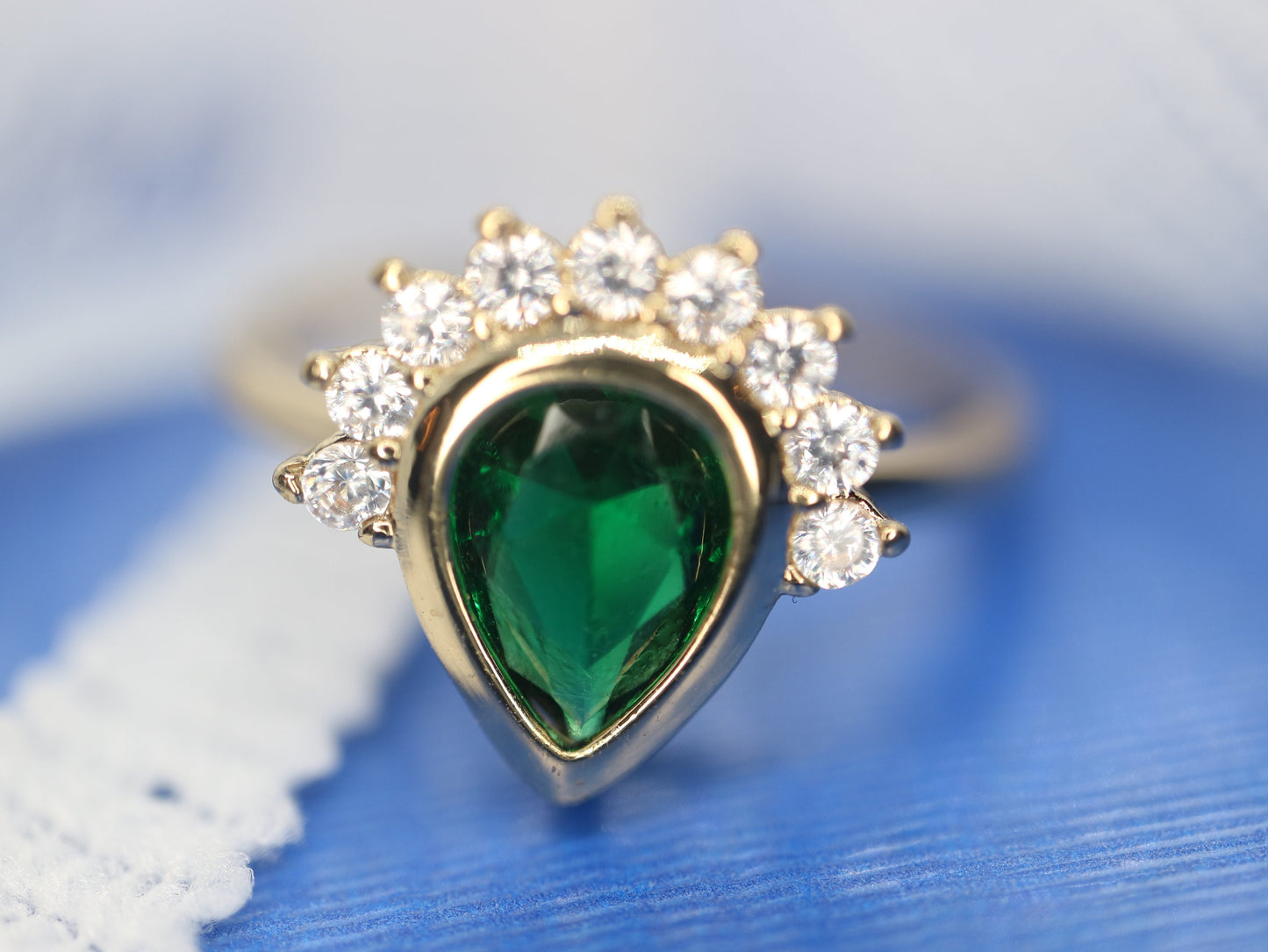 Emerald 14k gold ring,  Pear cut emerald ring, Custer diamond ring,May stone birthstone, Green gemstone, mothers ring, Alternative bride