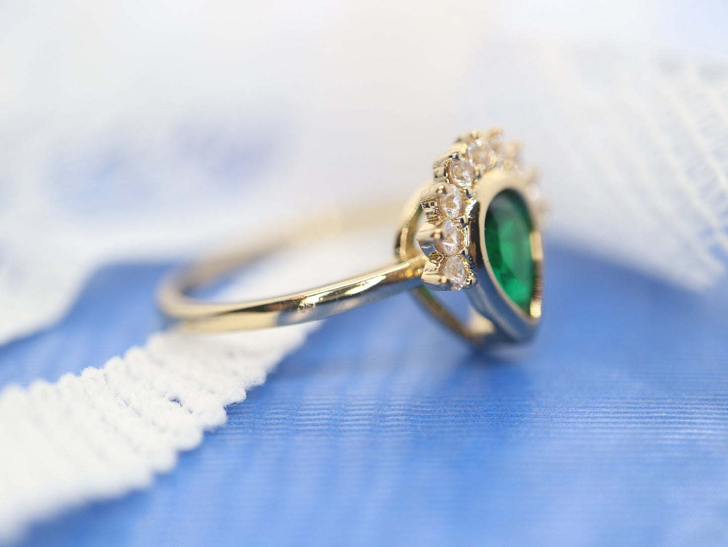 Emerald 14k gold ring,  Pear cut emerald ring, Custer diamond ring,May stone birthstone, Green gemstone, mothers ring, Alternative bride