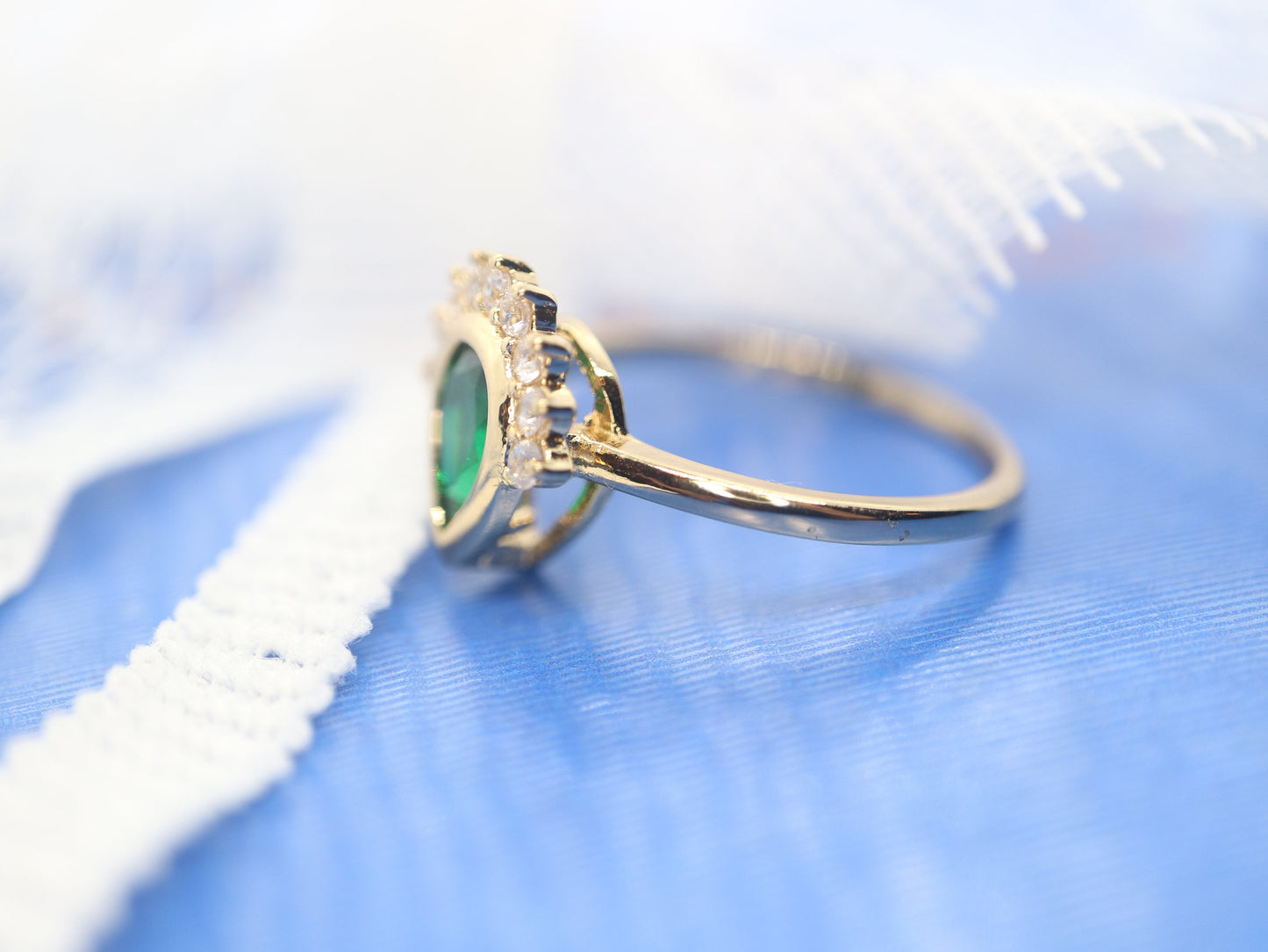 Emerald 14k gold ring,  Pear cut emerald ring, Custer diamond ring,May stone birthstone, Green gemstone, mothers ring, Alternative bride