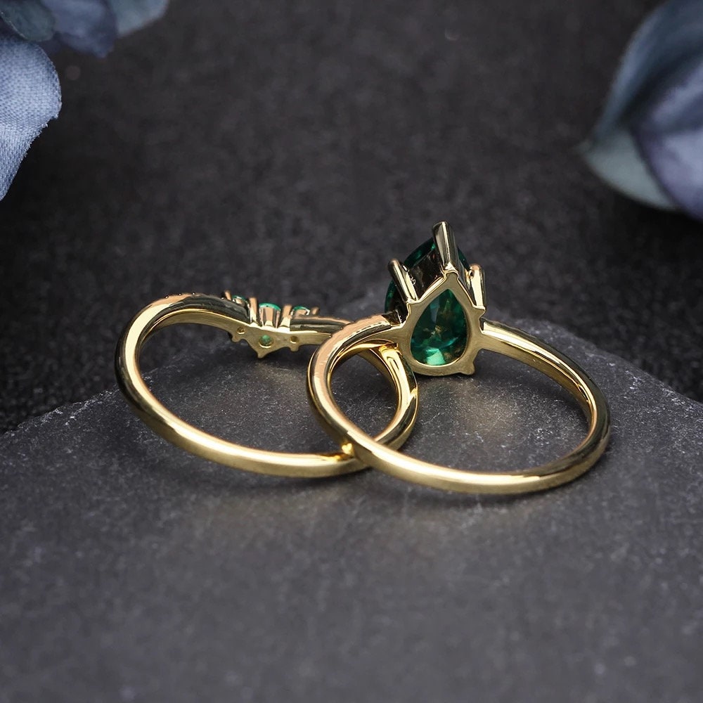 14k Solid gold 1.5ct pear emerald engagement ring, Lab created emerald enagement ring set, Wedding ring set, Anniversary ring set