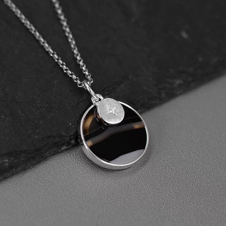 925 sterling silver natural Agate black and  white round pendent